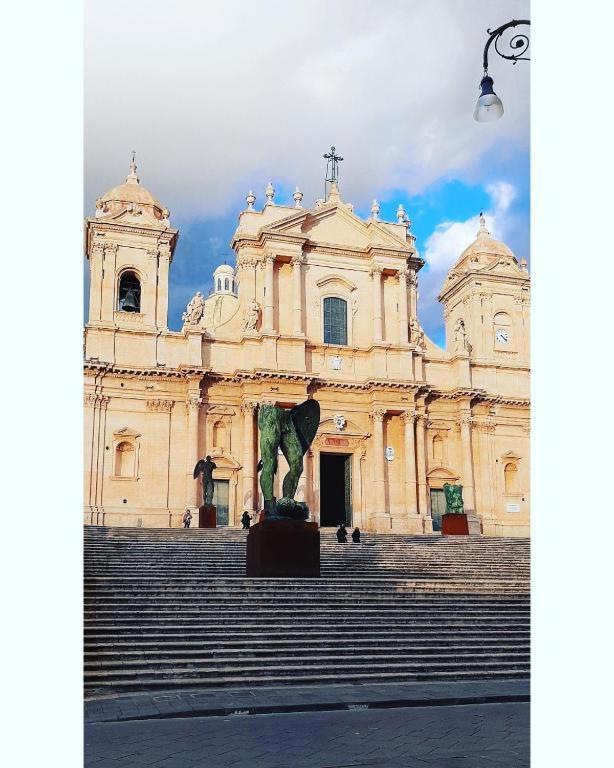 La Casa In Piazza Noto Exterior foto